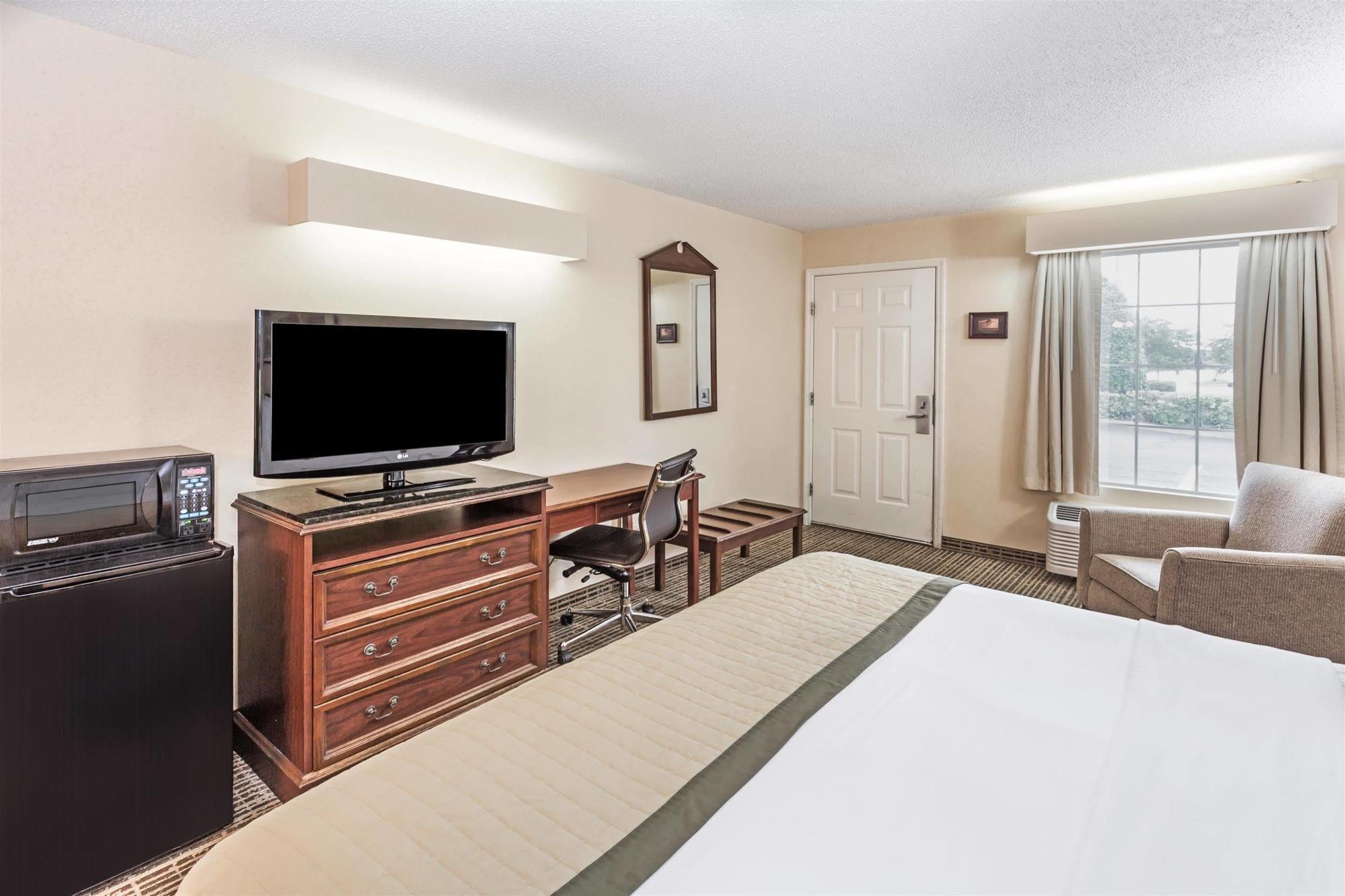 Baymont By Wyndham Valdosta At Valdosta Mall Εξωτερικό φωτογραφία